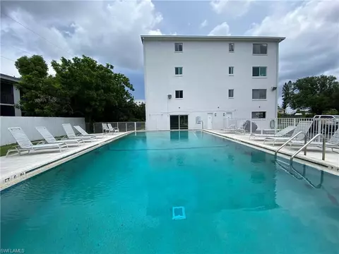 4906 Victoria Dr #107, Cape Coral, FL 33904