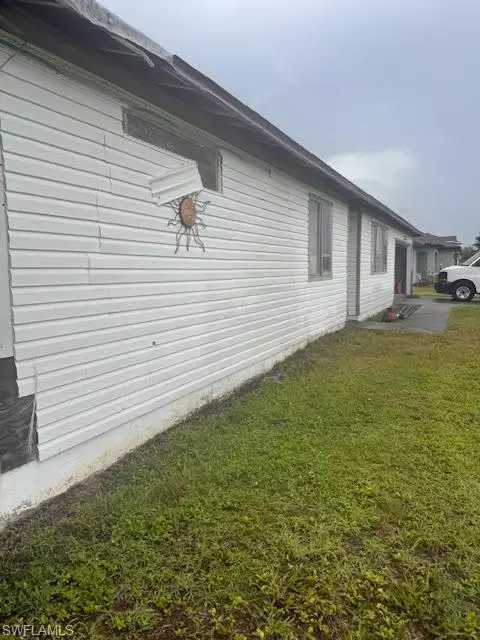 927 SW 25th Ter, Cape Coral, FL 33914