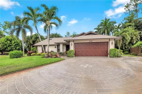 3097 Round Table Ct, Naples, FL 34112 photo 2
