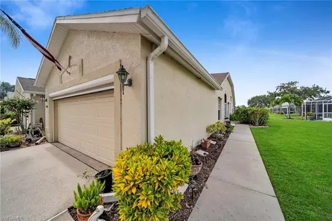 5500 Whitten Dr #8, Naples, FL 34104