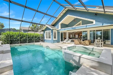 18 Golf Cottage Dr, Naples, FL 34105
