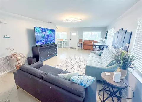 744 96th Ave N, Naples, FL 34108