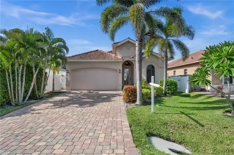 618 103rd Ave N, Naples, FL 34108