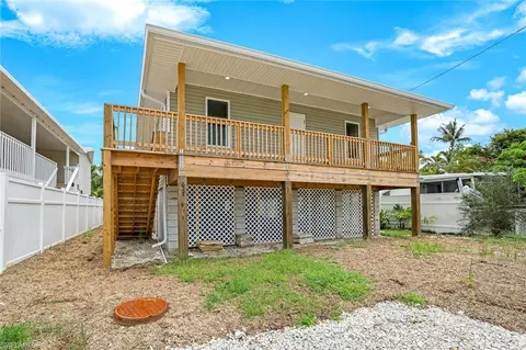 627 Palm Ave, Goodland, FL 34140