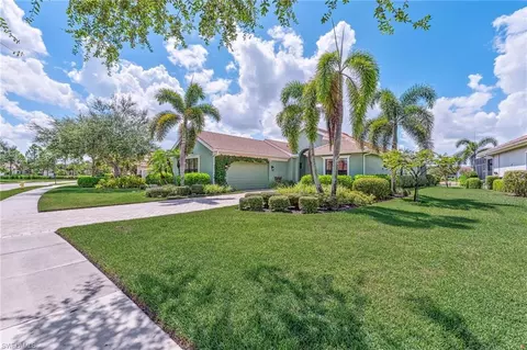 12348 Wisteria Dr, Naples, FL 34120