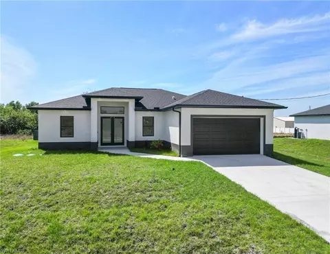 2814 44th St W, Lehigh Acres, FL 33971