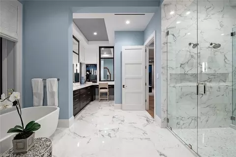 Bath - 3163 Gin Ln, Naples, FL 34102 photo 1 of 2