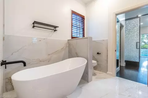 Bath - 1160 8th St S, Naples, FL 34102 photo 4 of 5