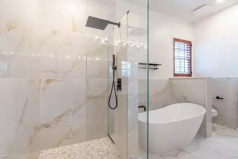 Bath - 1160 8th St S, Naples, FL 34102 photo 2 of 5