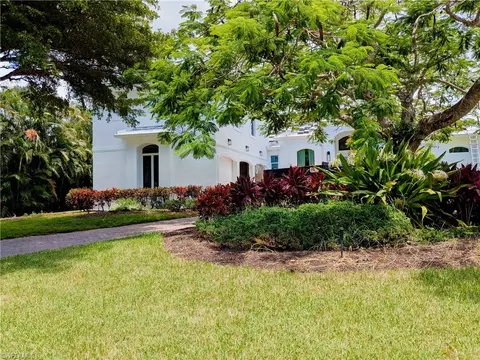 5106 Seahorse Ave, Naples, FL 34103