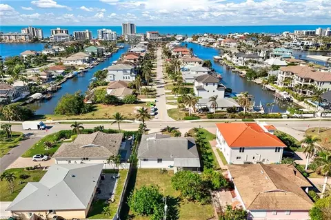 9940 Vanderbilt Dr, Naples, FL 34108 photo 6