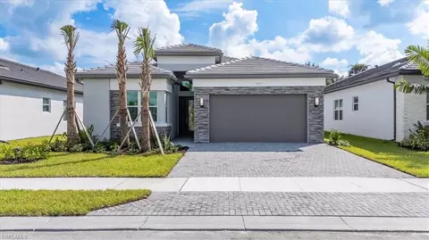12452 Violet Ln, Naples, FL 34120