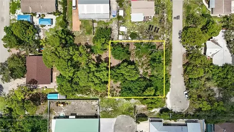 4295 Pine Lake Rd, Bonita Springs, FL 34134