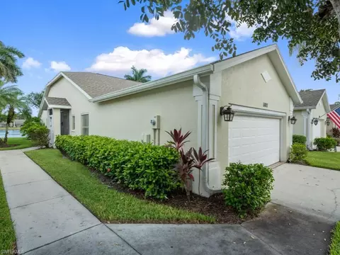 5807 Greenwood Cir #126, Naples, FL 34112