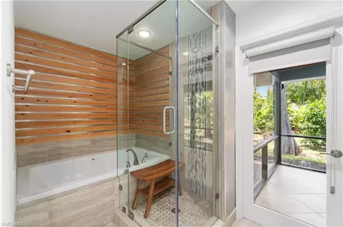 Bath - 681 23rd St NW, Naples, FL 34120 photo 2 of 3