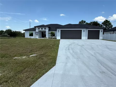 101 Sara Ave N, Lehigh Acres, FL 33971