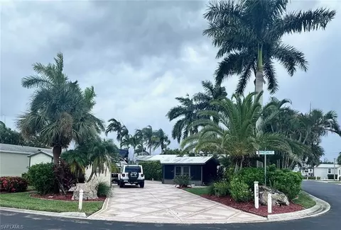 1302 Silver Lakes Blvd, Naples, FL 34114
