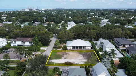 76 4th St N, Naples, FL 34102 photo 3