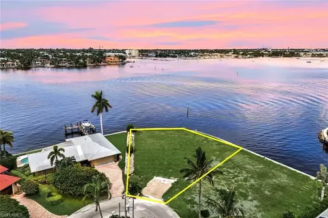 1303 Marlin Dr, Naples, FL 34102
