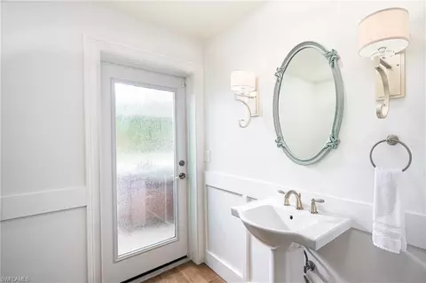Bath - 675 Yucca Rd, Naples, FL 34102 photo 4 of 4