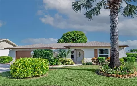 105 Champagne Ct, Naples, FL 34112