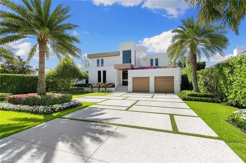 652 Bougainvillea Rd, Naples, FL 34102