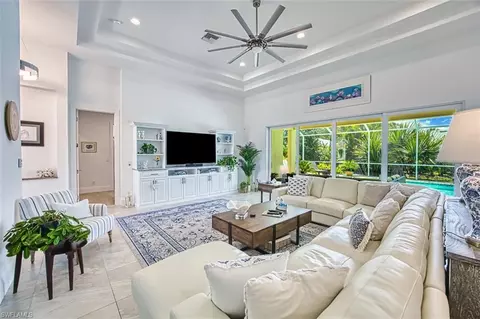 16 Willoughby Dr, Naples, FL 34110