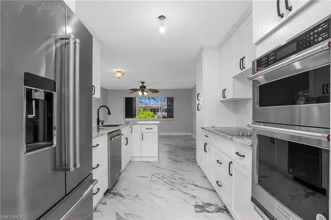 Kitchen - 2340 Snook Dr, Naples, FL 34102 photo 4 of 5