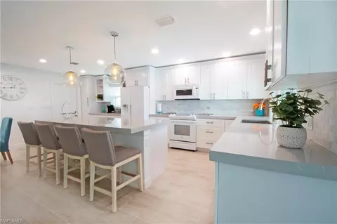 Kitchen - 19 Pelican St E, Naples, FL 34113 photo 3 of 5