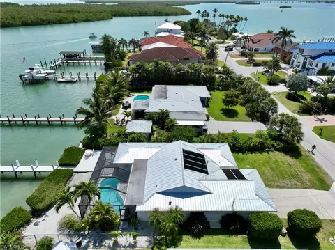 View/Area - 19 Pelican St E, Naples, FL 34113 photo 7 of 9