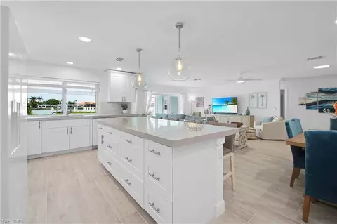 Kitchen - 19 Pelican St E, Naples, FL 34113 photo 4 of 5