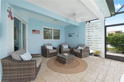 Exterior - 19 Pelican St E, Naples, FL 34113 photo 4 of 14