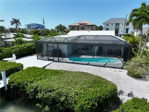 Exterior - 19 Pelican St E, Naples, FL 34113 photo 2 of 14