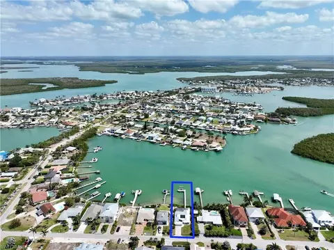 View/Area - 19 Pelican St E, Naples, FL 34113 photo 4 of 9