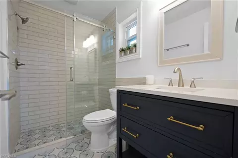 Bath - 19 Pelican St E, Naples, FL 34113 photo 4 of 4
