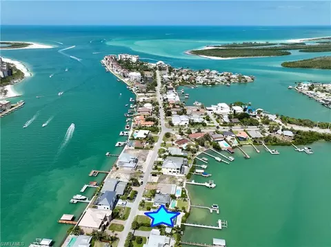 View/Area - 19 Pelican St E, Naples, FL 34113 photo 6 of 9