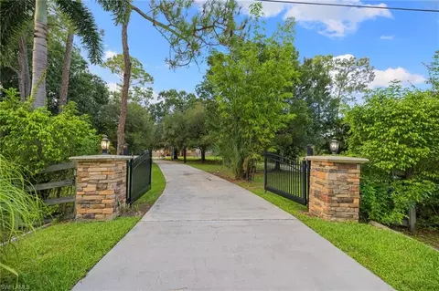 5141 Palmetto Woods Dr, Naples, FL 34119
