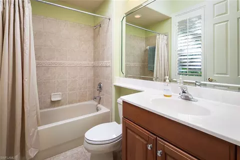 Bath - 1182 Dimock Ln, Naples, FL 34110 photo 3 of 5