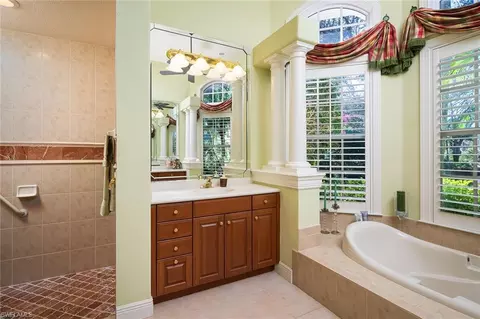 Bath - 1182 Dimock Ln, Naples, FL 34110 photo 2 of 5