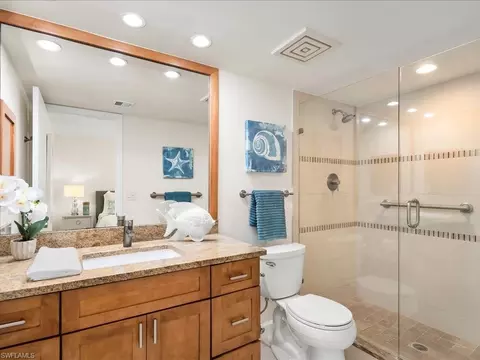 Bath - 741 10th Ave S #E, Naples, FL 34102 photo 1 of 2