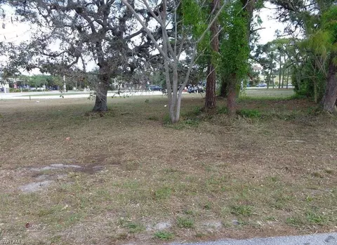 191 1st St, Naples, FL 34134