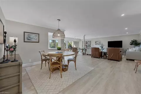 102 Clubhouse Dr #375, Naples, FL 34105