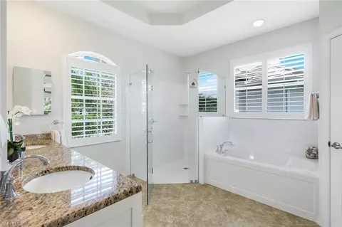 Bath - 1932 Springberry Cir, Naples, FL 34109 photo 2 of 4