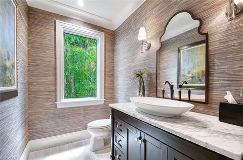 Bath - 565 Fairway Ter, Naples, FL 34103 photo 8 of 9