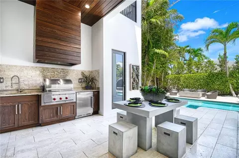 Kitchen - 565 Fairway Ter, Naples, FL 34103 photo 5 of 5