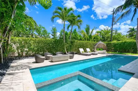Exterior - 565 Fairway Ter, Naples, FL 34103 photo 2 of 5