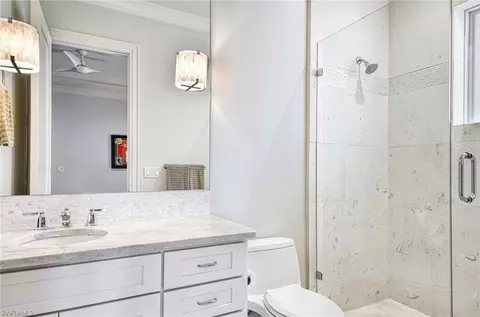 Bath - 565 Fairway Ter, Naples, FL 34103 photo 6 of 9