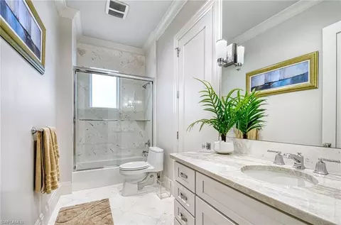 Bath - 565 Fairway Ter, Naples, FL 34103 photo 7 of 9
