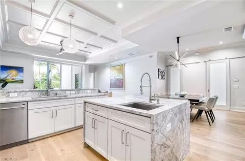 Kitchen - 565 Fairway Ter, Naples, FL 34103 photo 3 of 5