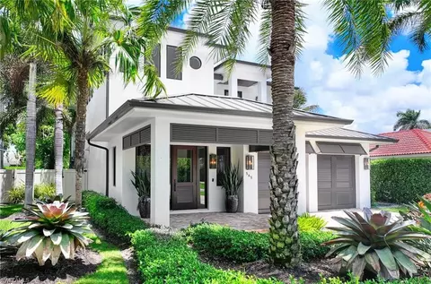 Exterior - 565 Fairway Ter, Naples, FL 34103 photo 5 of 5